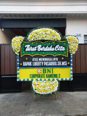 Papan Bunga Duka di Kresek