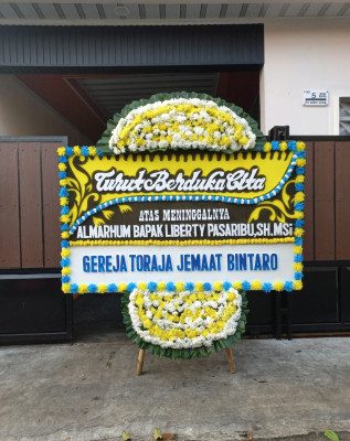 Papan Bunga Duka di Kresek
