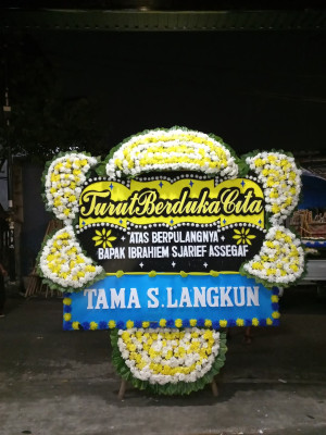 Papan Bunga Duka di Kresek