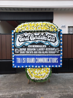 Papan Bunga Duka di Kresek